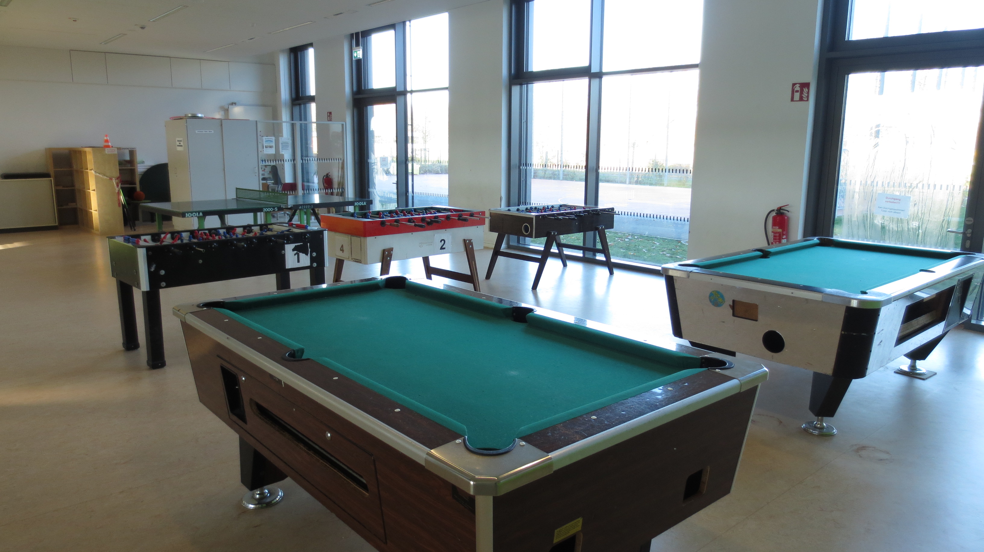 Billiardtische mit neuem Bezug